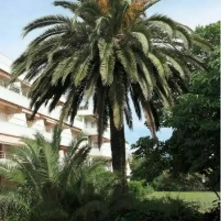 Studette In Saint-tropez, With Wonderful Park View And Pool Access - 8 Apartment Saint-Tropez