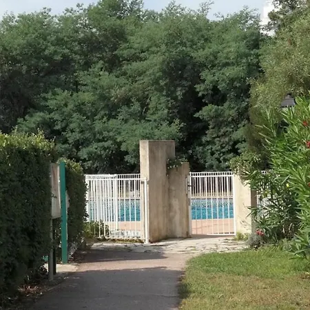 Studette In Saint-tropez, With Wonderful Park View And Pool Access - 8 * Saint-Tropez